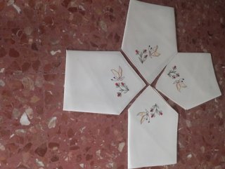 Mantel bordado flores y encaje medidas 173x135