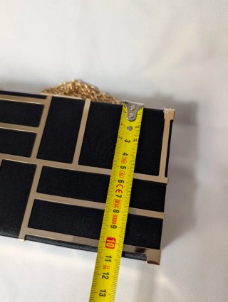 Bolso de fiesta rígido negro y dorado