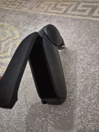 Apoya brazos coche negro