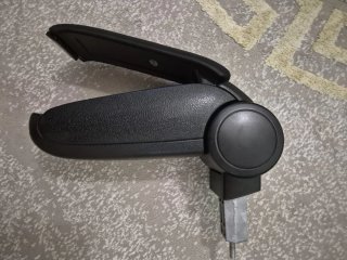 Apoya brazos coche negro