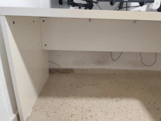 Mesa de despacho blanca y madera