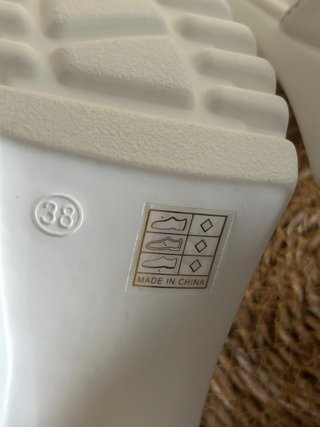 Sandalias blancas de tacón con plataforma