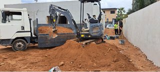 Excavación y movimiento de tierras /Miniexcavadora