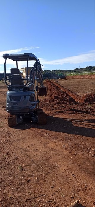 Excavación y movimiento de tierras /Miniexcavadora