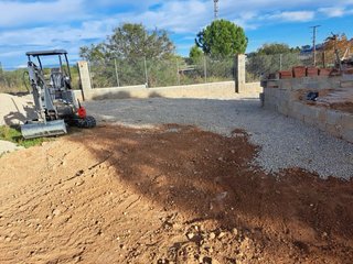 Excavación y movimiento de tierras /Miniexcavadora