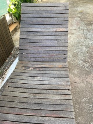 Mesa y bancos de jardín y regalo HAMACA y PELICANO