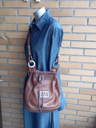 Bolso de cuero marrón