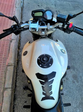 Yamaha XJ6 Naked