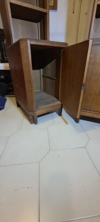2 MUEBLES ESTRECHOS CON 2 BALDAS Y ARMARIO