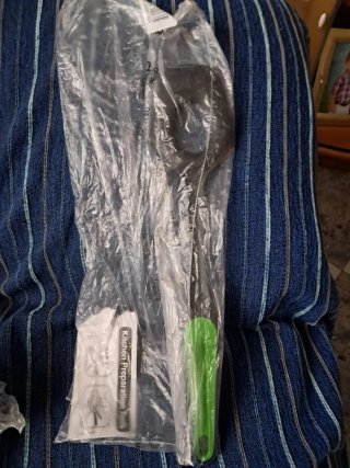 Utensilio de cocina Tupperware negro y verde