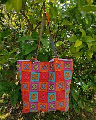 Bolso reversible hecho a mano.Asas en piel.