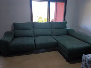 Sofá cheslong gris tela