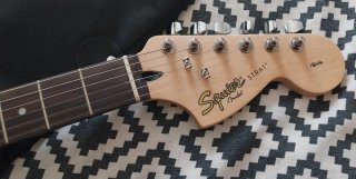 Guitarra Eléctrica Fender + Amplificador Harley Be