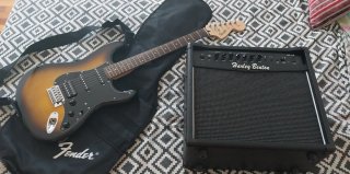 Guitarra Eléctrica Fender + Amplificador Harley Be