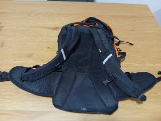 Mochila 25L + Chubasquero Talla L