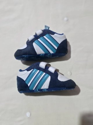 Zapatillas Adidas Bebé. Talla 17