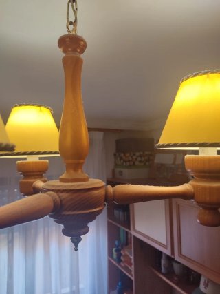 Lámpara de madera para habitación juvenil