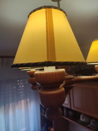 Lámpara de madera para habitación juvenil