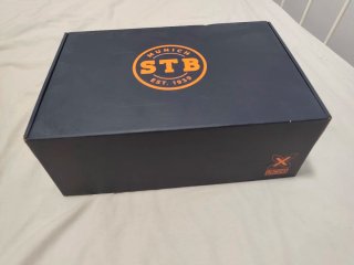 Zapatillas Munich grises y amarillas