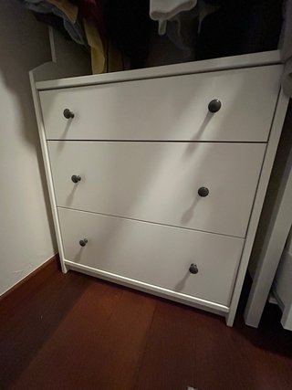 Armadio IKEA bianco con cassetti
