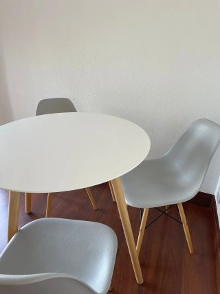 Mesa redonda y 3 sillas Ikea