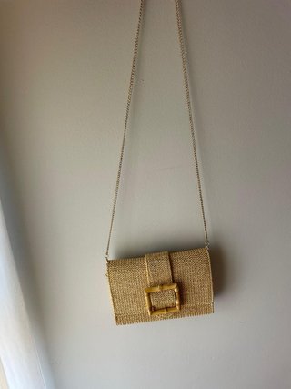 Bolso de rafia con detalle de bambú