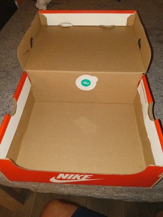 Caja Nike Naranja y Blanca