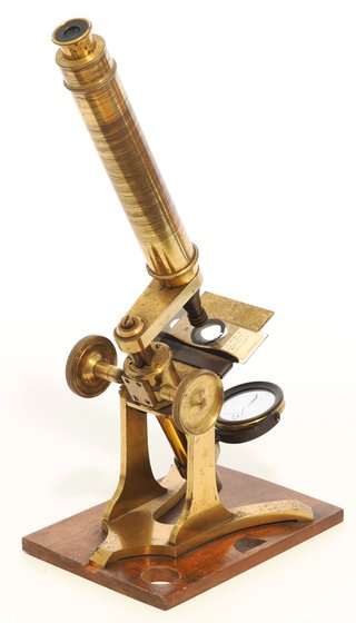 Microscopio antiguo inglés (c.1860)