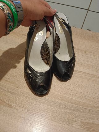 Zapatos de tacón negros para mujer