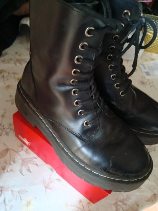 Botines negros con cordones