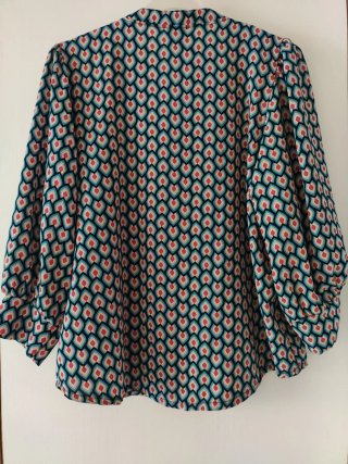 Blusa estampado geométrico talla S