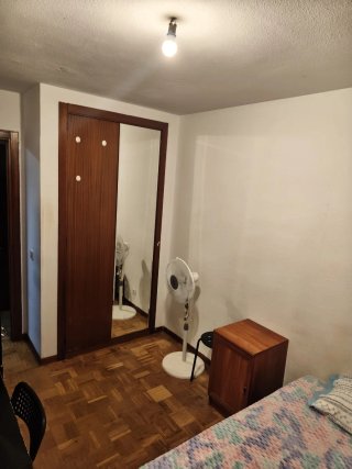 Se alquila habitación