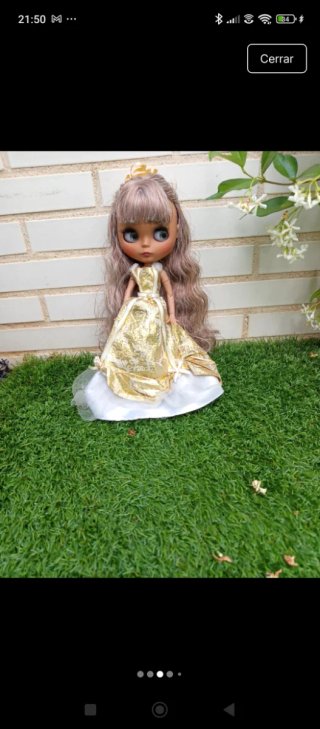 Muñeca Blythe Vestido Dorado