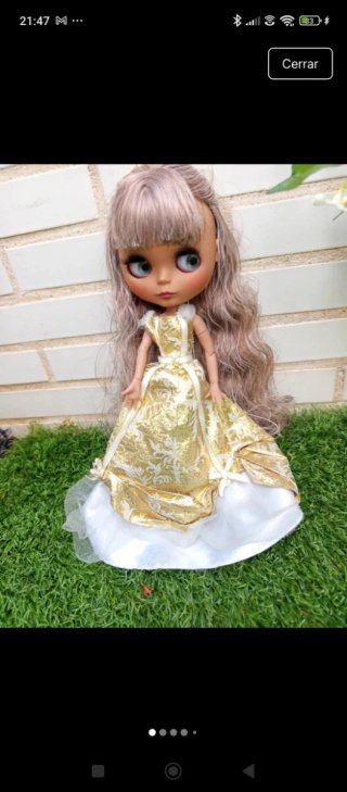 Muñeca Blythe Vestido Dorado