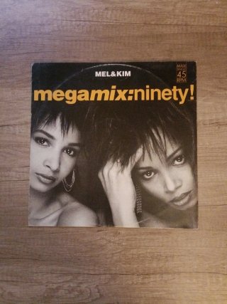 2 Vinilos Megamix: Bananarama y Mel & Kim