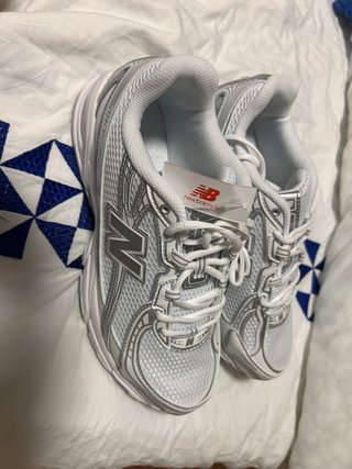 New Balance 530 Blanco y Plateado