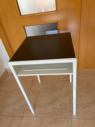 Mesita auxiliar IKEA NYBODA reversible blanco/gris