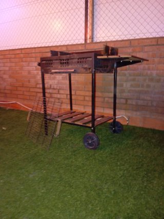 Barbacoa grande con ruedas