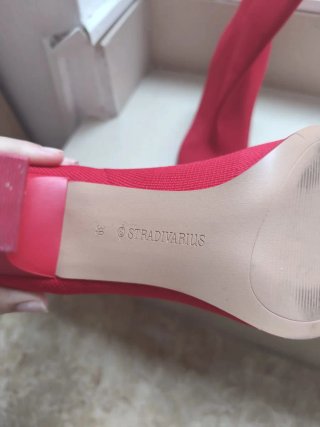 Botines rojos Stradivarius talla 39