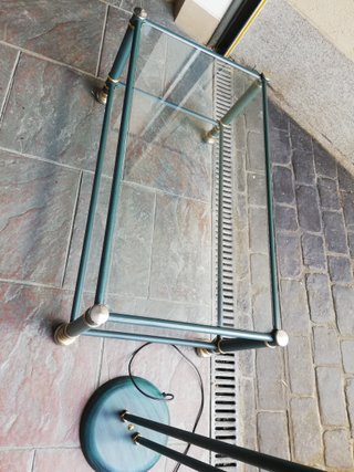 Mesa y lámpara a juego