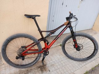 Bicicleta de montaña doble suspensión