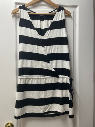 Traje corto rayas blanco y negro