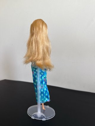 Barbie 2000 con vestito nails