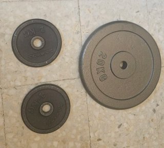 Banco de abdominales, tonificación, barra y discos
