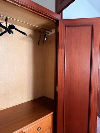 Armarios empotrados de madera.