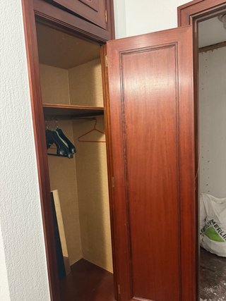 Armarios empotrados de madera.
