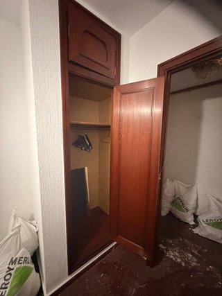 Armarios empotrados de madera.