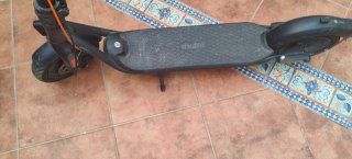 Patinete eléctrico negro