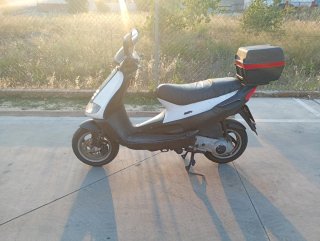 Piaggio Skipper Scooter Negra y Blanca