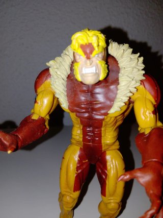 Figura Marvel Select Sabertooth